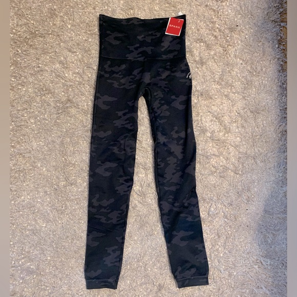 Spanx Black Camouflage Seamless Leggings size M - Picture 2 of 10